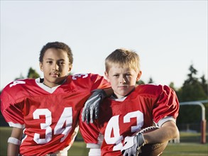 Football players posing on field. Date : 2008