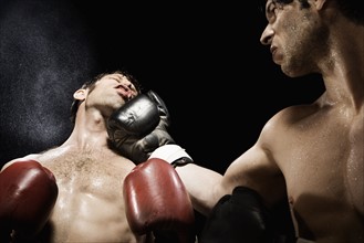 Boxer punching opponent in jaw. Date : 2008
