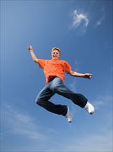 Portrait of teenage boy in mid-air. Date : 2008