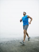 Man jogging on foggy beach. Date : 2008