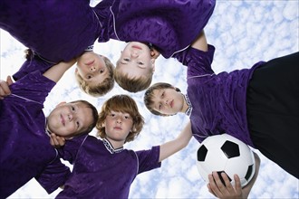 Portrait of boys soccer team in huddle. Date : 2008