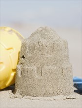 Sand castle mold on beach. Photographe : Jamie Grill