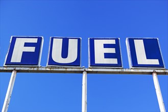Fuel sign. Photographe : fotog