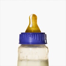 Close up of baby bottle. Photographe : Joe Clark