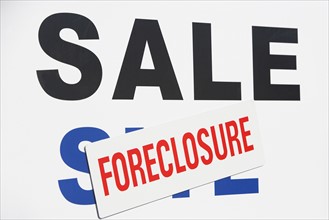 Sale foreclosure sign. Photographe : fotog