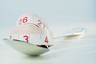 Tape measure on spoon. Photographe : Daniel Grill