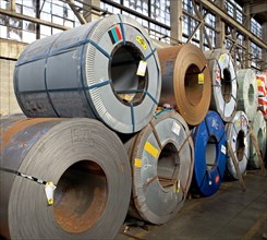 Rolls of steel in warehouse. Photographe : fotog