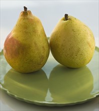 Two pears on a plate.