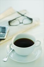 Cup of coffee and business tools. Photographe : Daniel Grill