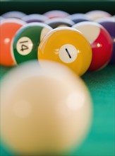 Pool balls in a row. Photographe : Christopher Grill