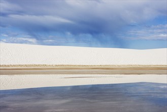 Dunes de sable blanc