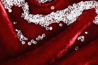 Diamonds on red velvet. Photographe : Joe Clark