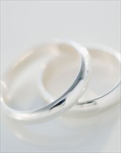 Two wedding rings, studio shot. Photographe : Jamie Grill