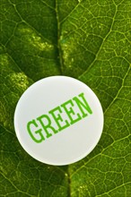A recycling button that says Green