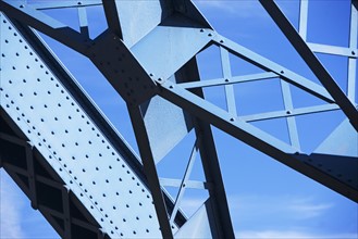 Steel bridge. Photographer: fotog