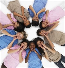 Children lying in a circle. Photographer: momentimages
