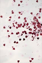 Confetti hearts. Photographe : Jamie Grill