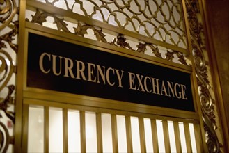 Currency exchange window. Photographe : fotog