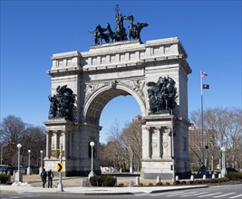 Monument of soldiers and sailors on stone arch. Photographe : fotog