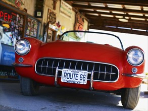 Antique red convertible car. Photographe : John Kelly
