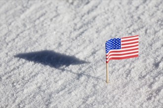 American flag in the snow. Photographe : David Engelhardt