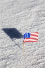American flag in the snow. Photographe : David Engelhardt