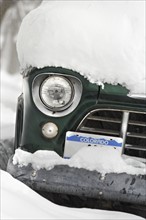 Snow covered car. Photographe : Shawn O'Connor