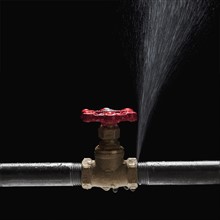 Leaky stop valve. Photographe : Mike Kemp