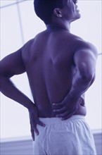 Man with a strained back. Photographe : Rob Lewine