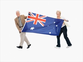 Two people carrying the Australian flag. Photo : momentimages