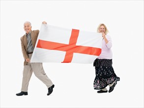 Two people carrying the flag of England. Photo : momentimages