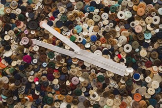 Zipper on top of a pile of buttons. Photo : Mike Kemp