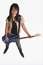 Teenage girl playing electric guitar. Photo : Stewart Cohen