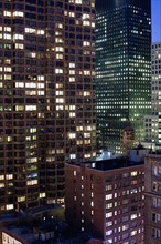 Illuminated skyscrapers. Photo : David Engelhardt
