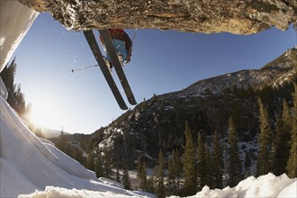 Skier mid jump in Aspen Colorado. Photo : Shawn O'Connor