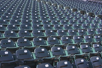 Empty bleacher seats. Photo : fotog