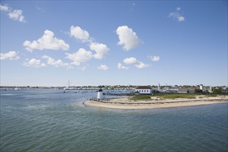 Harbor and Brant Point lighthouse in Nantucket. Photo : Chris Hackett