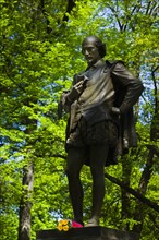 Statue of Shakespeare in Central Park.