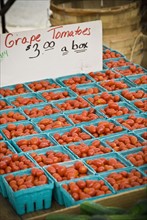 Grape display at farmer's market. Photo. Antonio M. Rosario