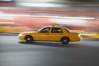 Taxi cab driving at night. Photo : Antonio M. Rosario