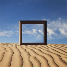 Picture frame on desert sand. Photo : Mike Kemp