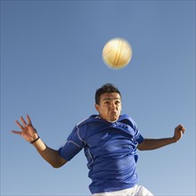 Soccer player heading the ball. Photo : Mike Kemp