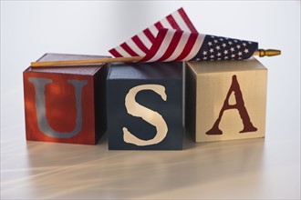 American flag on wooden blocks. Photo : Daniel Grill