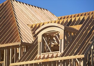 Roof framing of partially built house. Photo. fotog