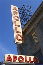 Apollo Theater sign. Photo : fotog