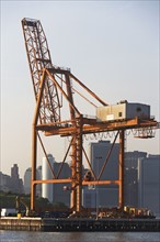 Container crane. Photo : fotog