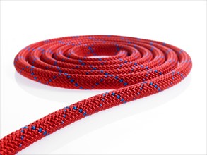 Red and blue rope in a circular pattern. Photo : David Arky