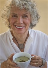 Woman drinking herbal tea. Photo : Daniel Grill