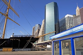 USA, New York State, New York City, Seaport Museum, sailing ship moored in harbor. Photo : fotog