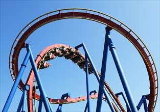 Rollercoaster against blue sky. Photo : fotog